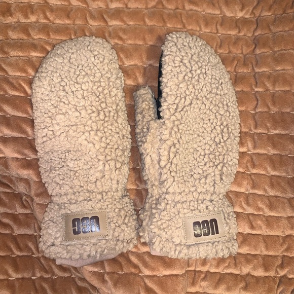 UGG Accessories - UGG mittens